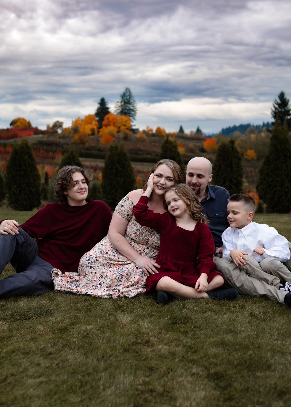 Soft curls and flower crown for maturnity shoot